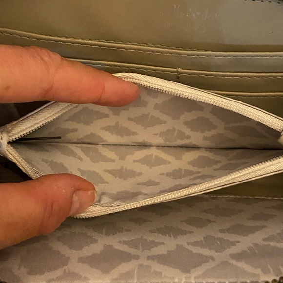 Stella & Dot Taupe Hello Gorgeous Crossbody Grey Wallet - Picture 7 of 16